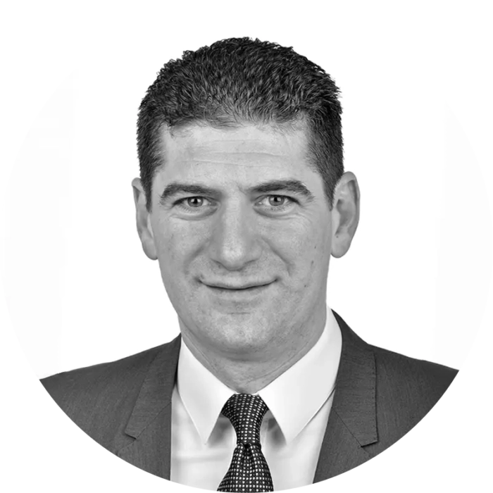 <strong>Prof. Dr. Christian Dinu</strong><br><small>Horizontal bone augmentation</small>